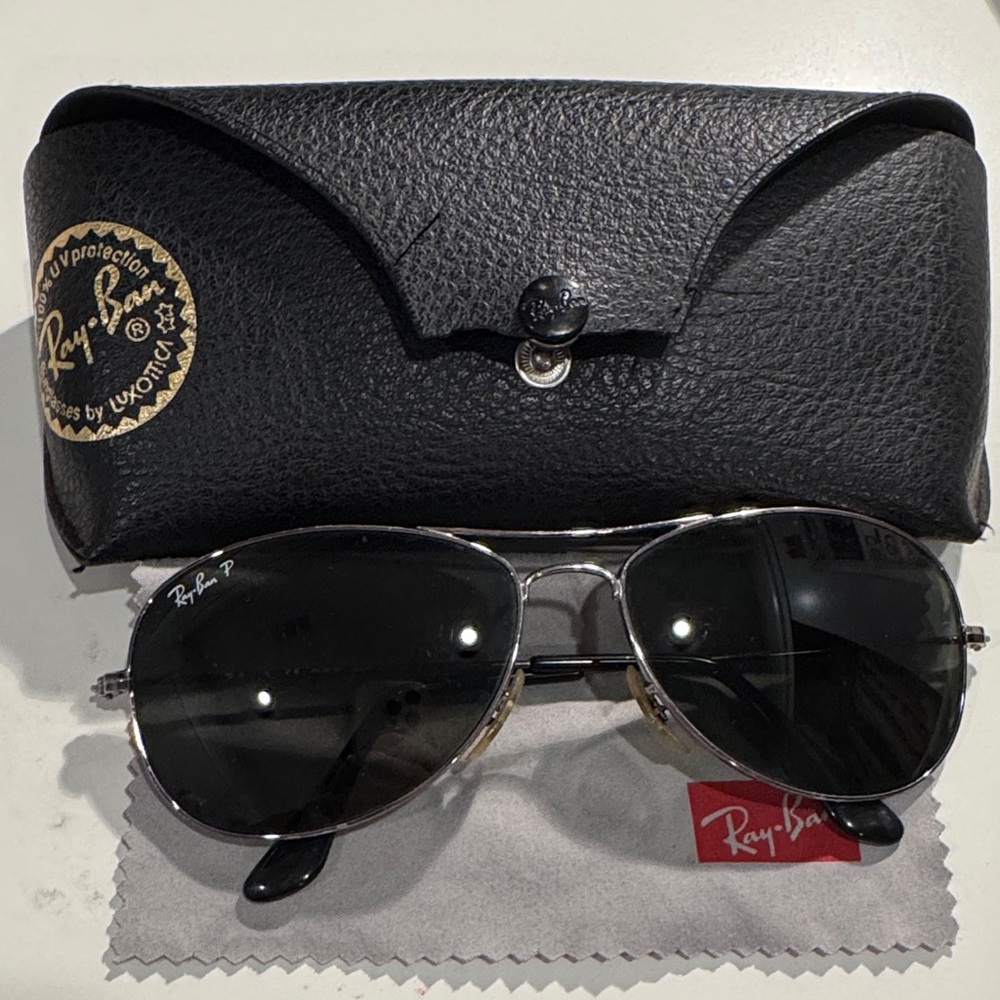Ray-Ban Aviator Polarized Sunglasses with Black Case